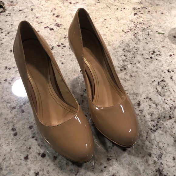 Cole Haan Shoes - Cole Haan nude pumps